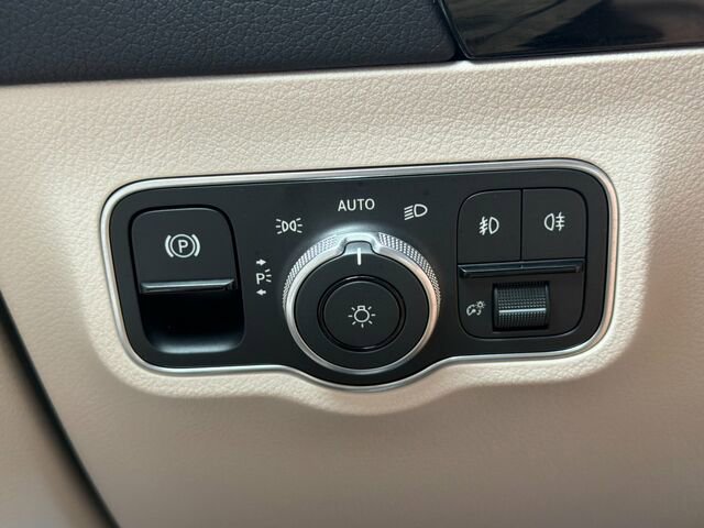 Certified 2025 Mercedes-Benz GLA 250 4MATIC image 32