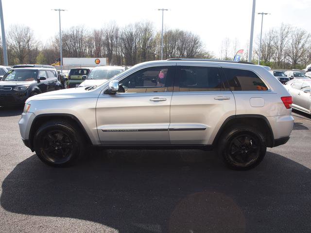 Used 2011 Jeep Grand Cherokee Laredo AWD/4WD image 3
