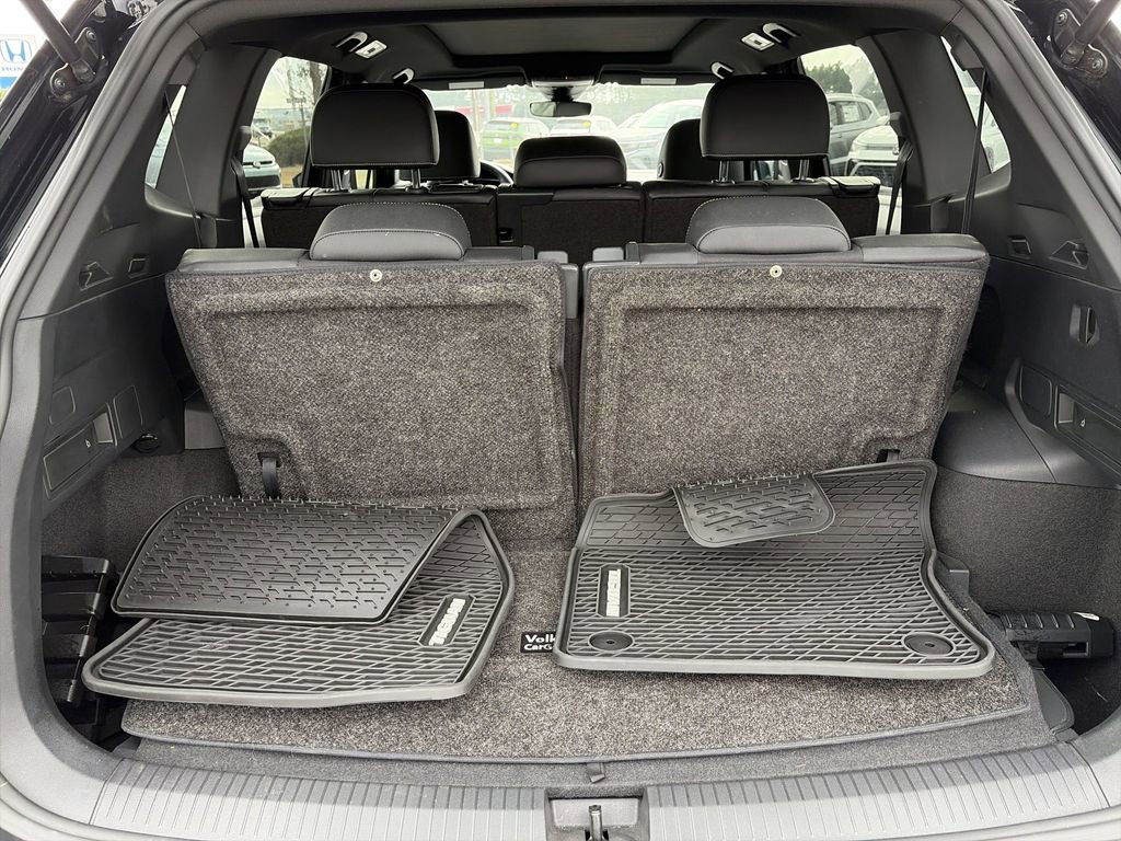 Certified 2023 Volkswagen Tiguan SE R-Line image 32