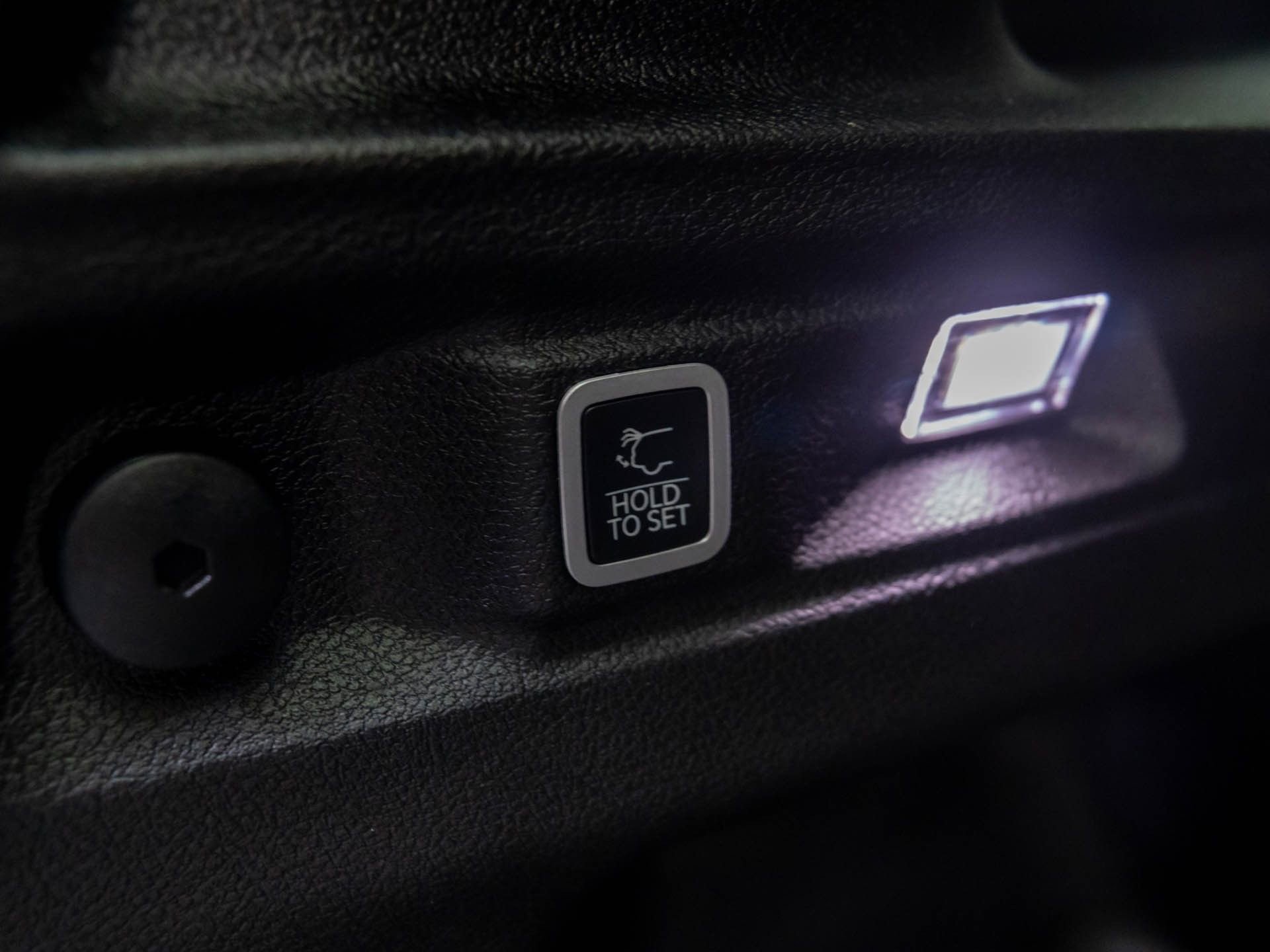 Used 2024 Jeep Grand Cherokee L Limited w/ Black Appearance Package image 37