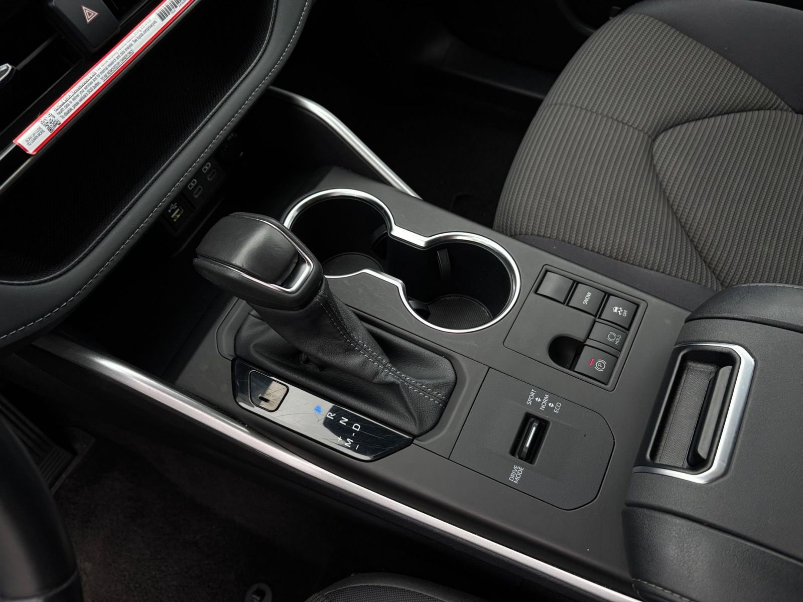 Used 2025 Toyota Highlander LE image 48