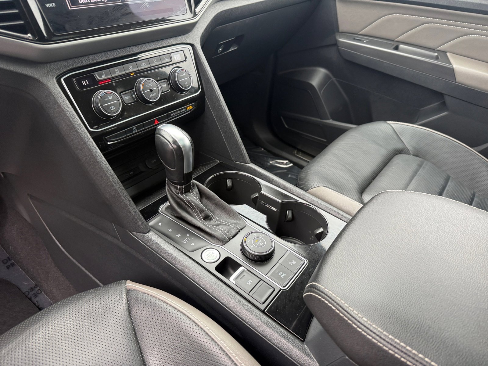 Used 2023 Volkswagen Atlas SEL Premium image 13