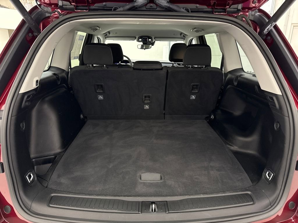 Used 2023 Jeep Grand Cherokee Laredo w/ Luxury Tech Group I image 24