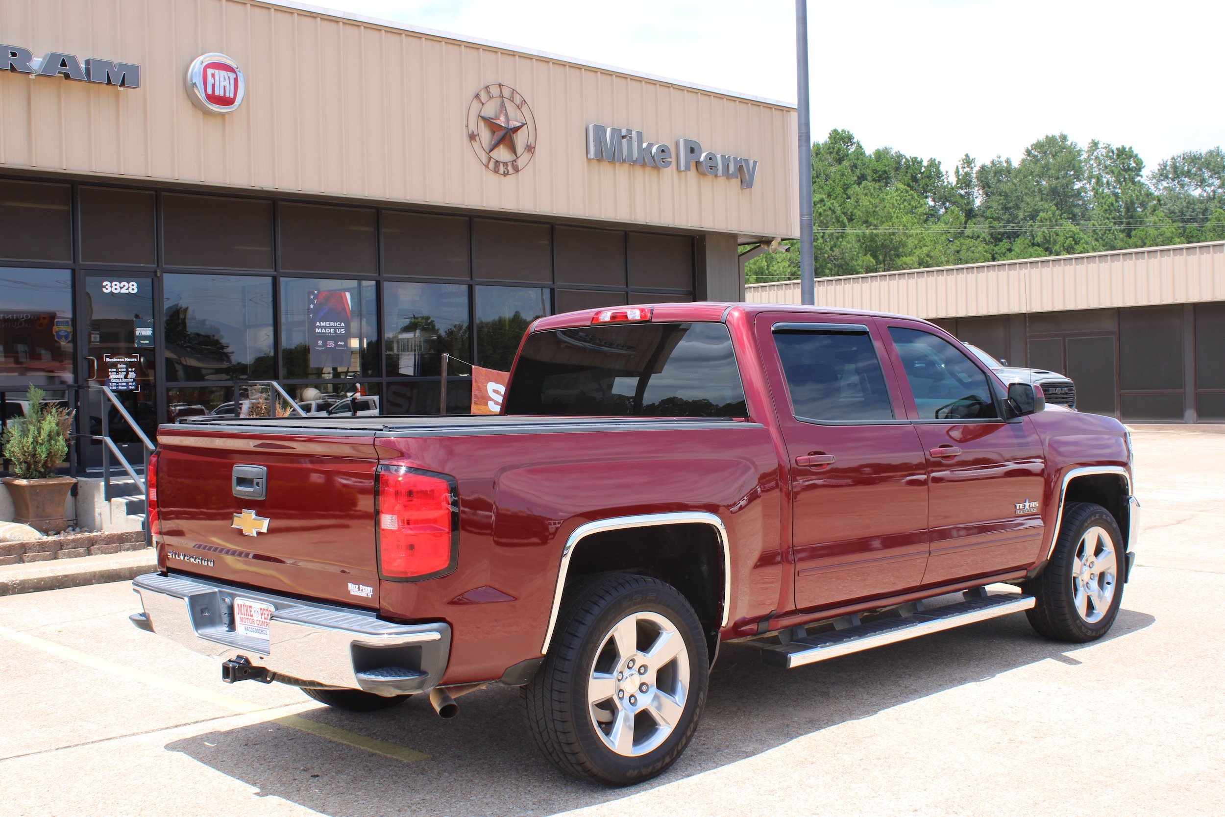 Used 2017 Chevrolet Silverado 1500 LT w/ Texas Edition RWD image 7