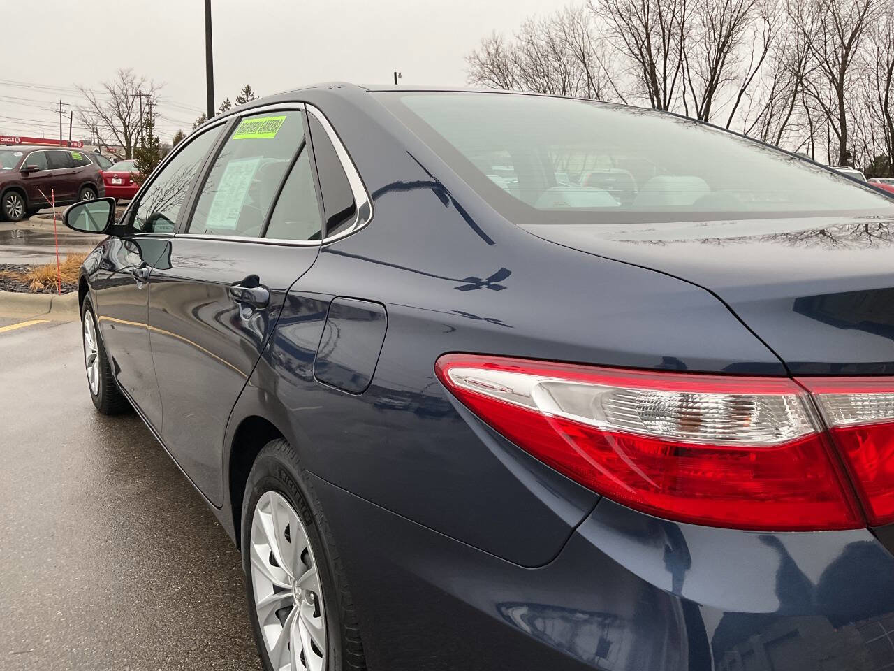 Used 2016 Toyota Camry LE image 5