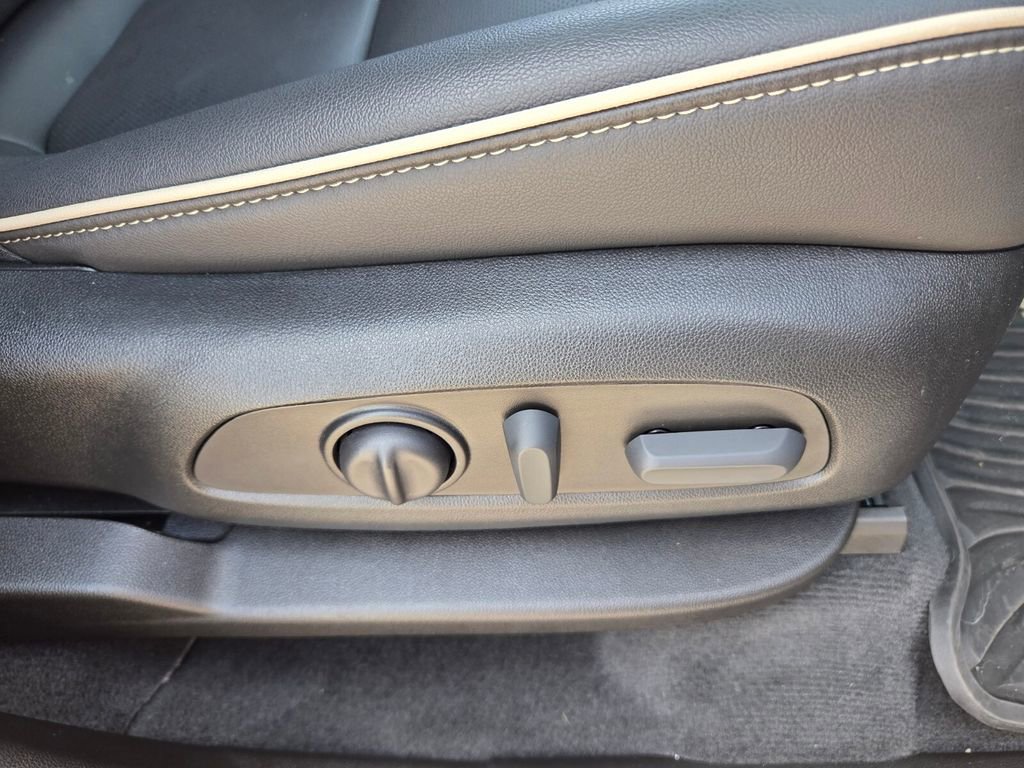 Certified 2023 Chevrolet Traverse Premier w/ Redline Edition image 18