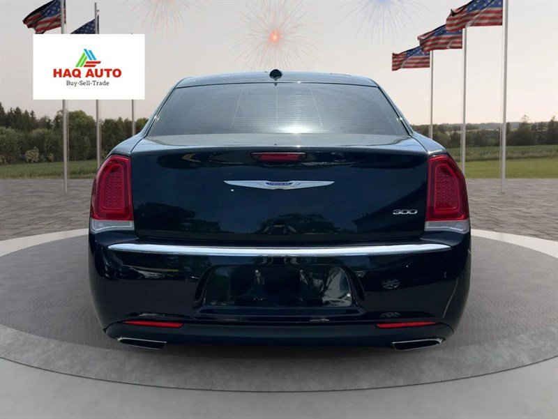 Used 2020 Chrysler 300 Touring w/ Driver Convenience Group image 6