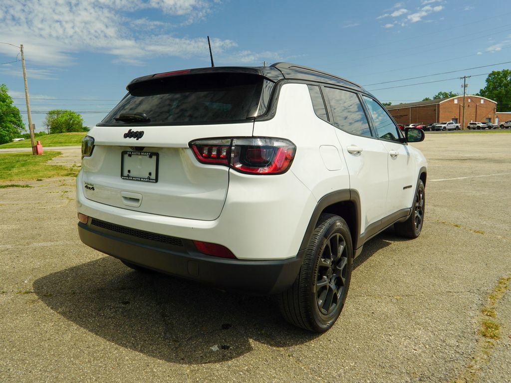 Used 2023 Jeep Compass Altitude w/ Sun and Sound Group AWD/4WD image 3