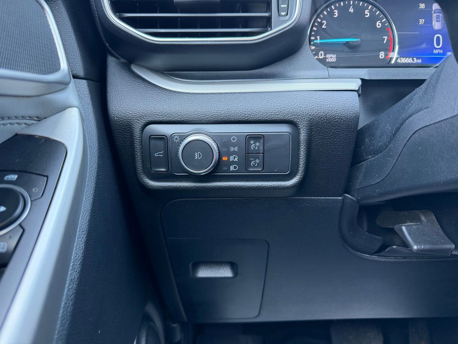 Used 2022 Ford Explorer XLT w/ Equipment Group 202A image 26