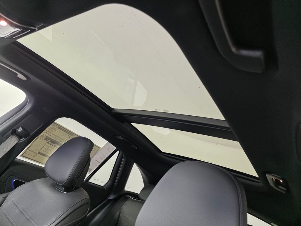 New 2026 Mercedes-Benz GLC 300 image 9