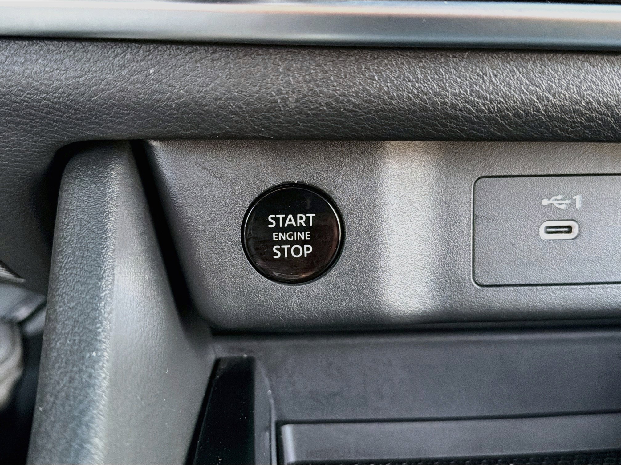 Used 2025 Nissan Rogue SV AWD/4WD image 15