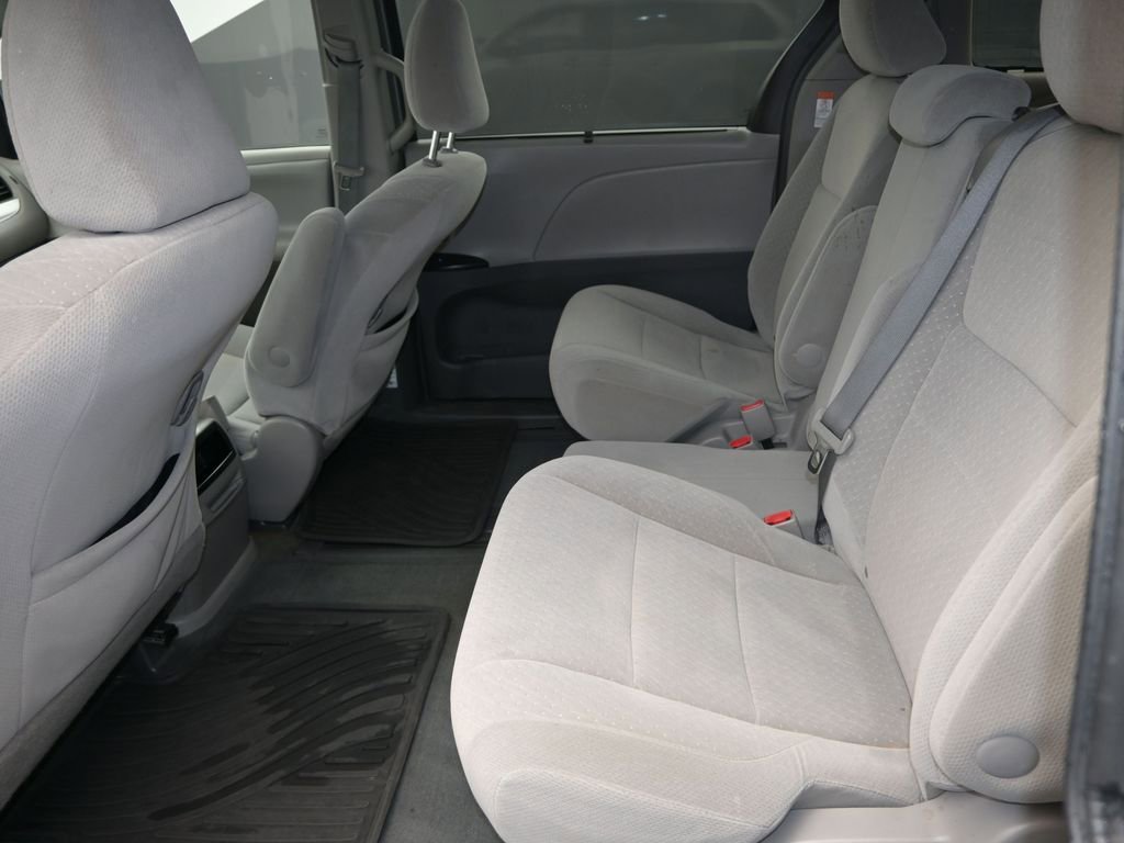 Used 2015 Toyota Sienna LE image 13