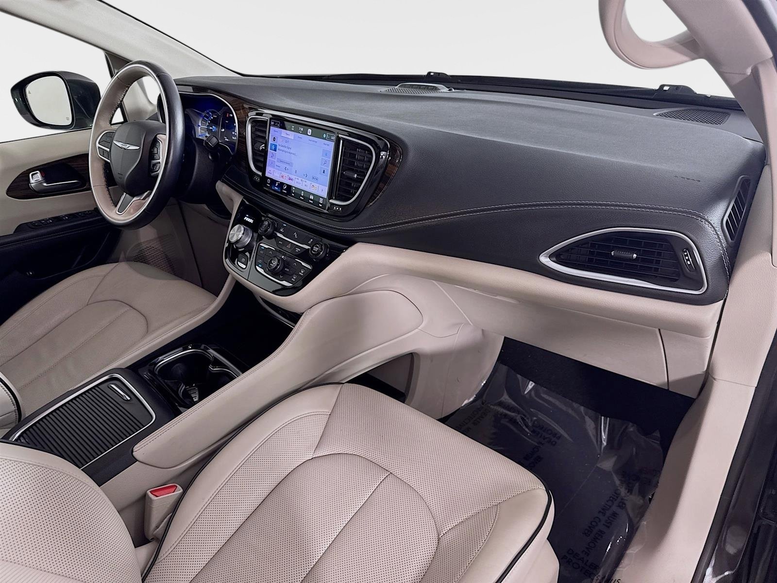 Used 2021 Chrysler Pacifica Limited w/ Uconnect Theater Family Group image 31