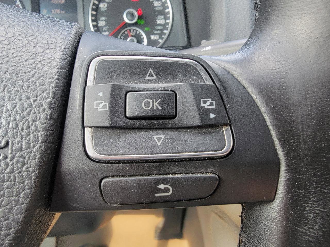 Used 2012 Volkswagen Eos Lux FWD image 38
