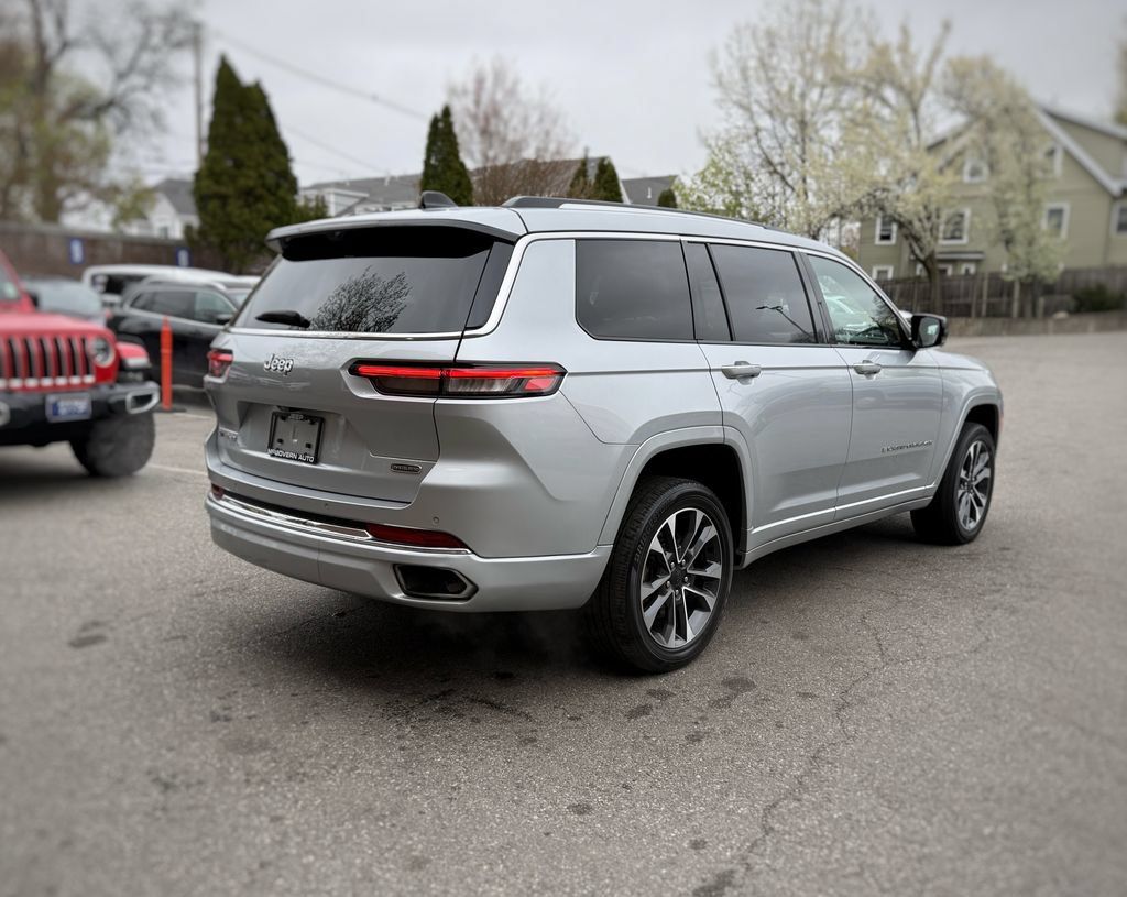 Used 2023 Jeep Grand Cherokee L Overland w/ Advanced Protech Group III AWD/4WD image 8