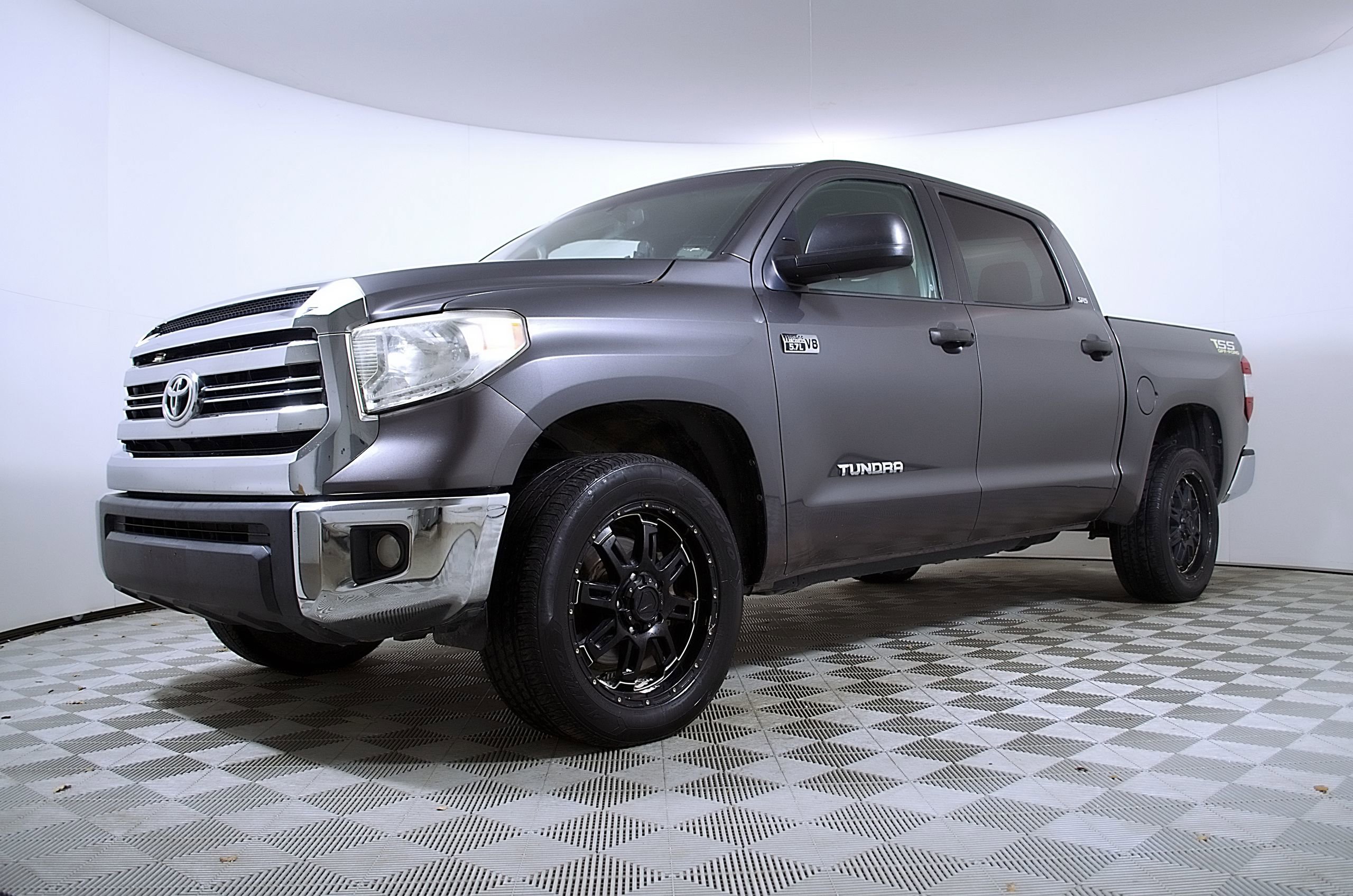 Used 2016 Toyota Tundra SR5 w/ SR5 Upgrade Package RWD image 2