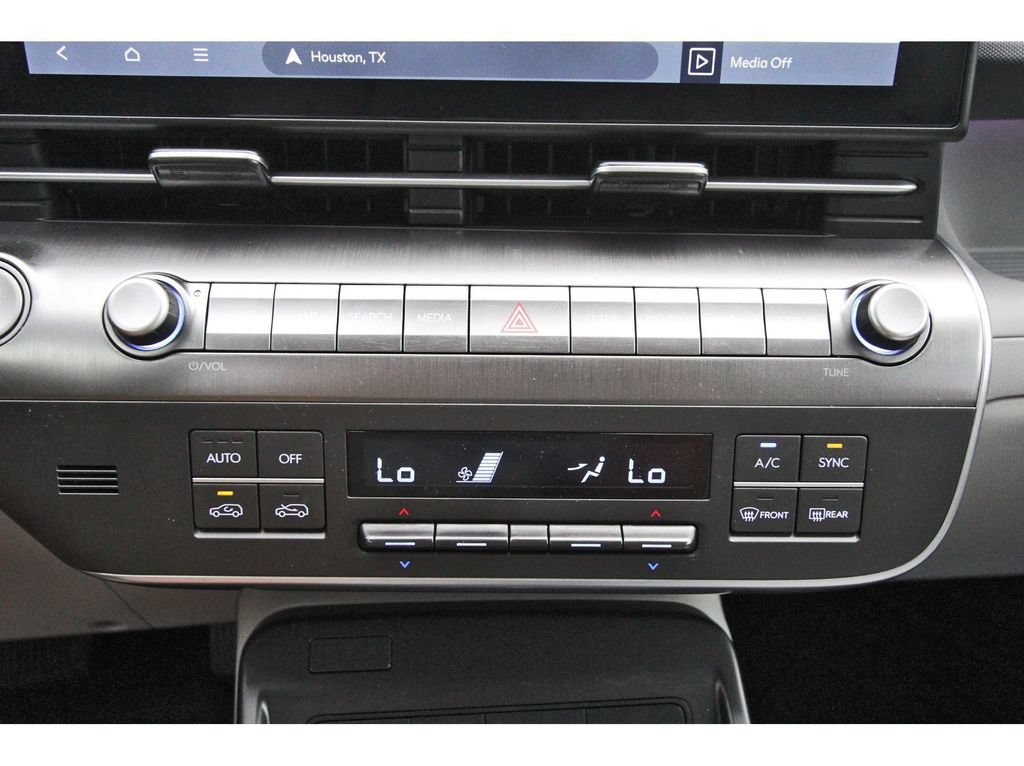 Certified 2025 Hyundai Kona Limited AWD/4WD image 29