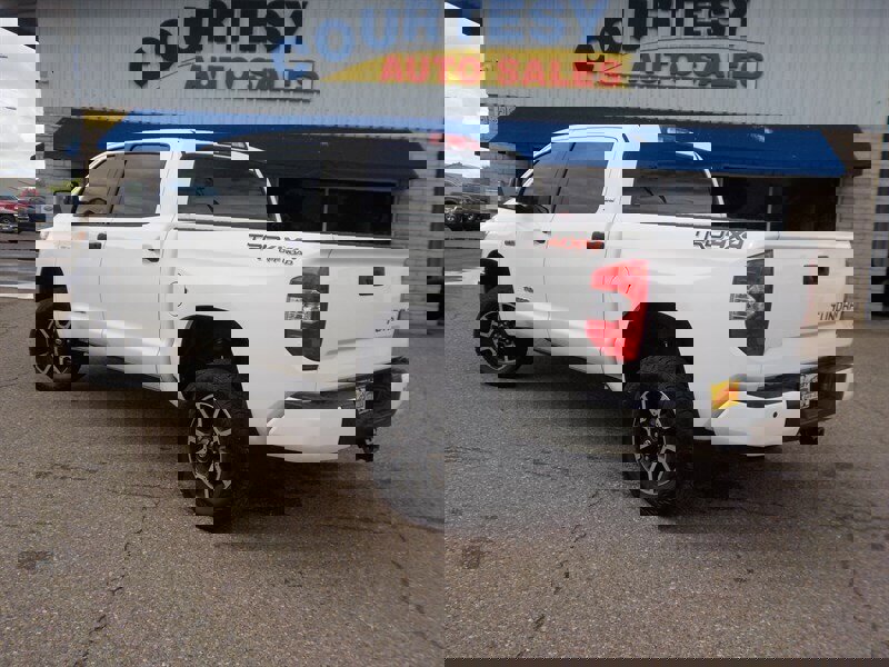 Used 2017 Toyota Tundra SR5 w/ TRD Off Road Package image 8