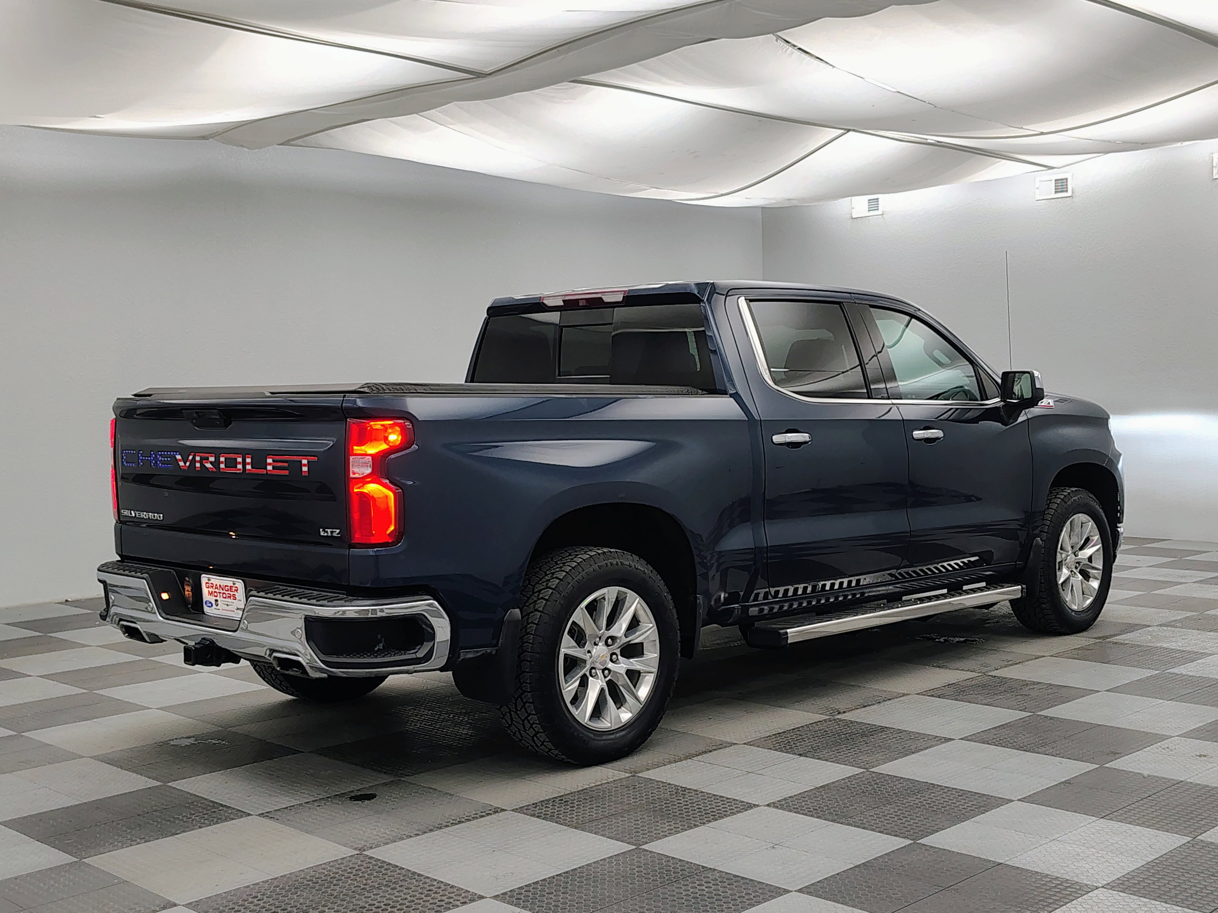 Used 2019 Chevrolet Silverado 1500 LTZ w/ LTZ Premium Package AWD/4WD image 11