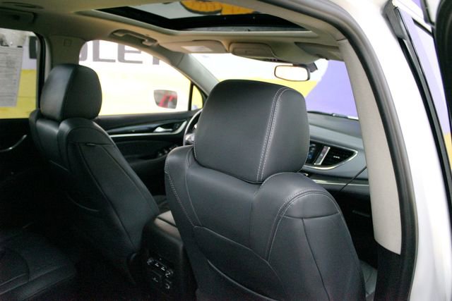 Used 2018 Buick Enclave Essence w/ Experience Buick Package AWD/4WD image 10