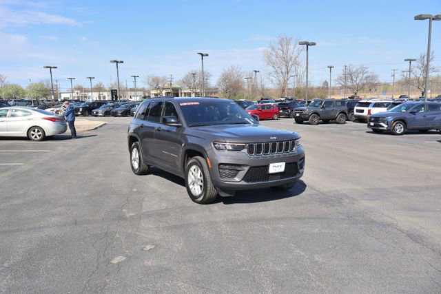 Used 2025 Jeep Grand Cherokee Laredo w/ Luxury Tech Group I AWD/4WD image 9