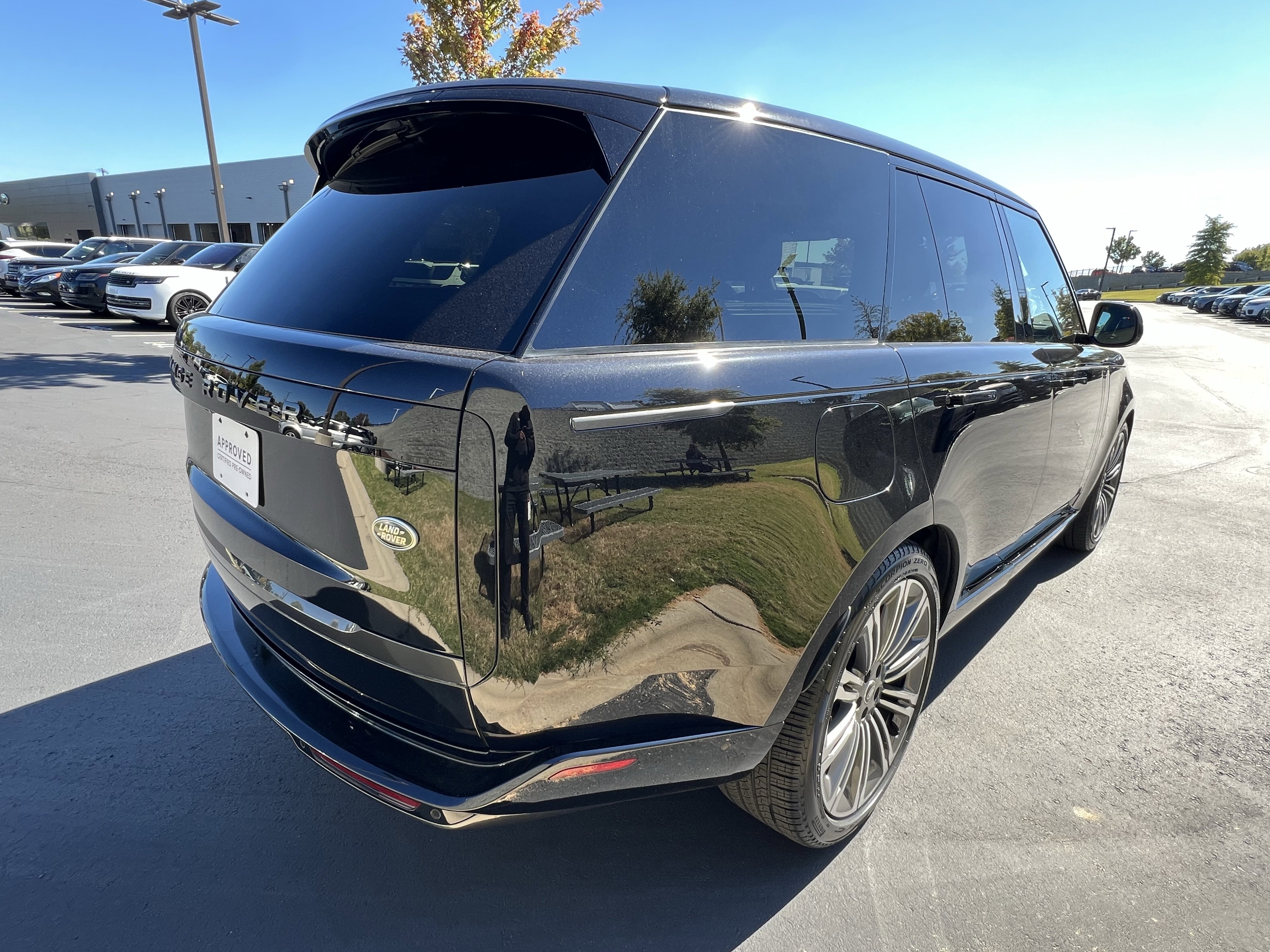 Used 2023 Land Rover Range Rover SE image 7