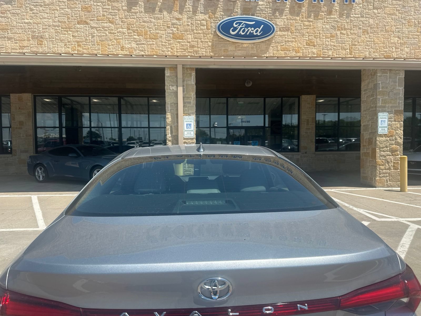 Used 2022 Toyota Avalon XLE FWD image 4