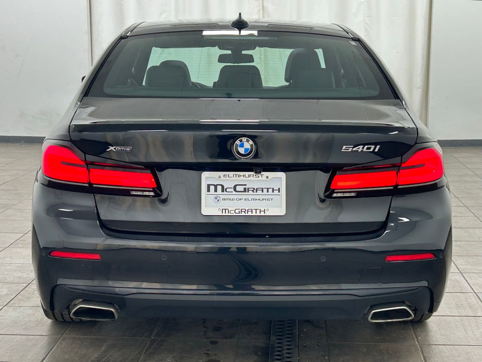 Used 2023 BMW 540i xDrive w/ Premium Package image 4