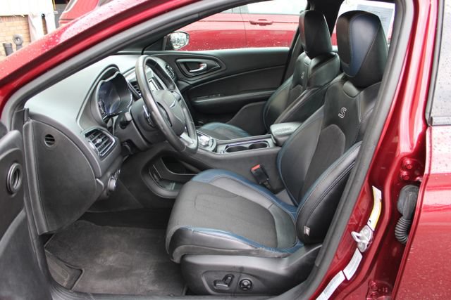 Used 2015 Chrysler 200 S FWD image 8