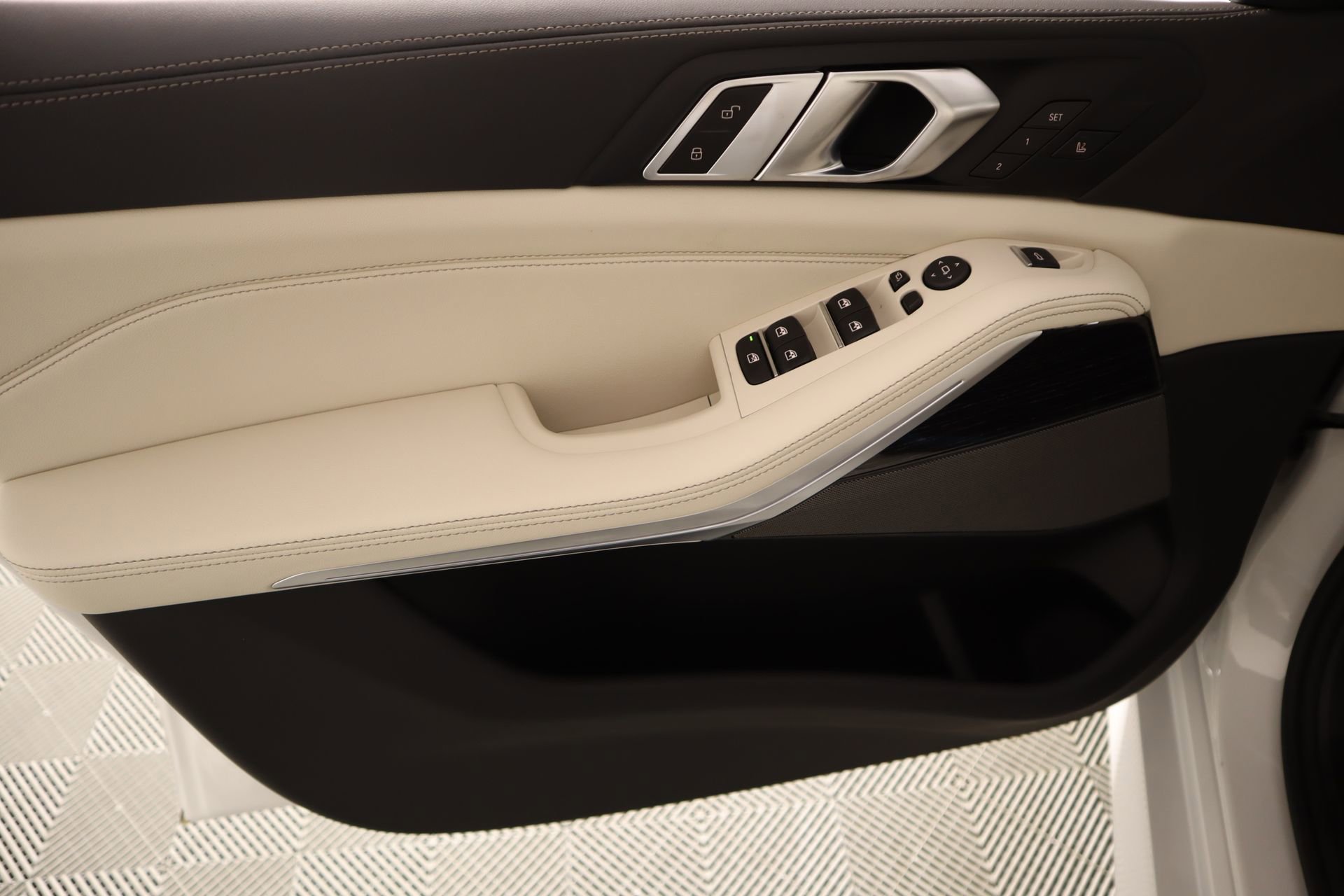 New 2026 BMW X5 xDrive40i w/ M Sport Package image 17