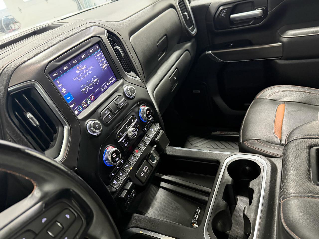Used 2020 GMC Sierra 3500 AT4 w/ AT4 Premium Package AWD/4WD image 10