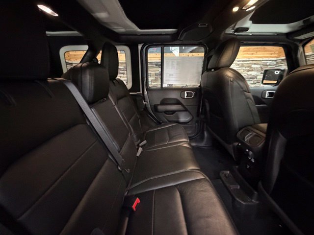 Used 2022 Jeep Wrangler Unlimited Sahara AWD/4WD image 33