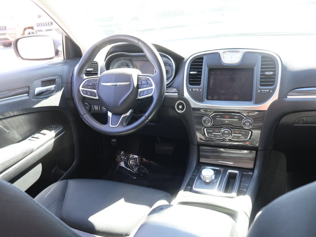 Used 2019 Chrysler 300 Touring w/ Driver Convenience Group RWD image 12