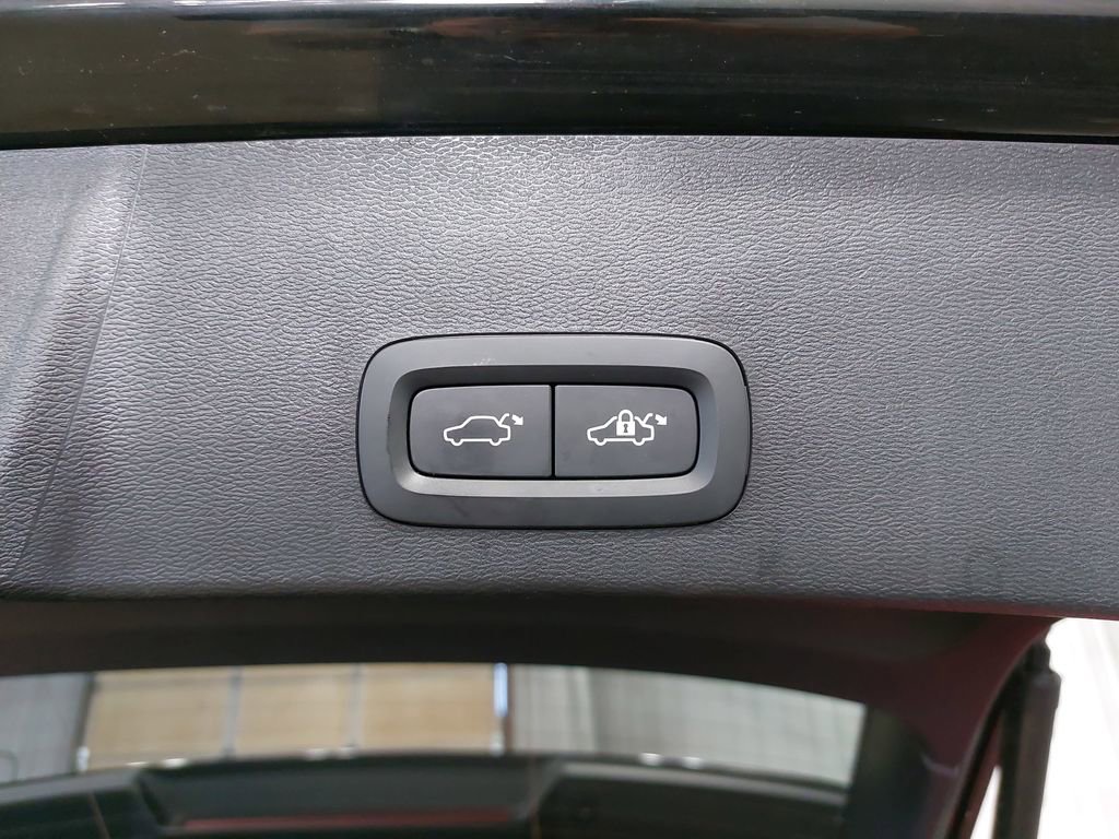 Used 2024 Volvo XC40 B5 Plus w/ Climate Package image 13
