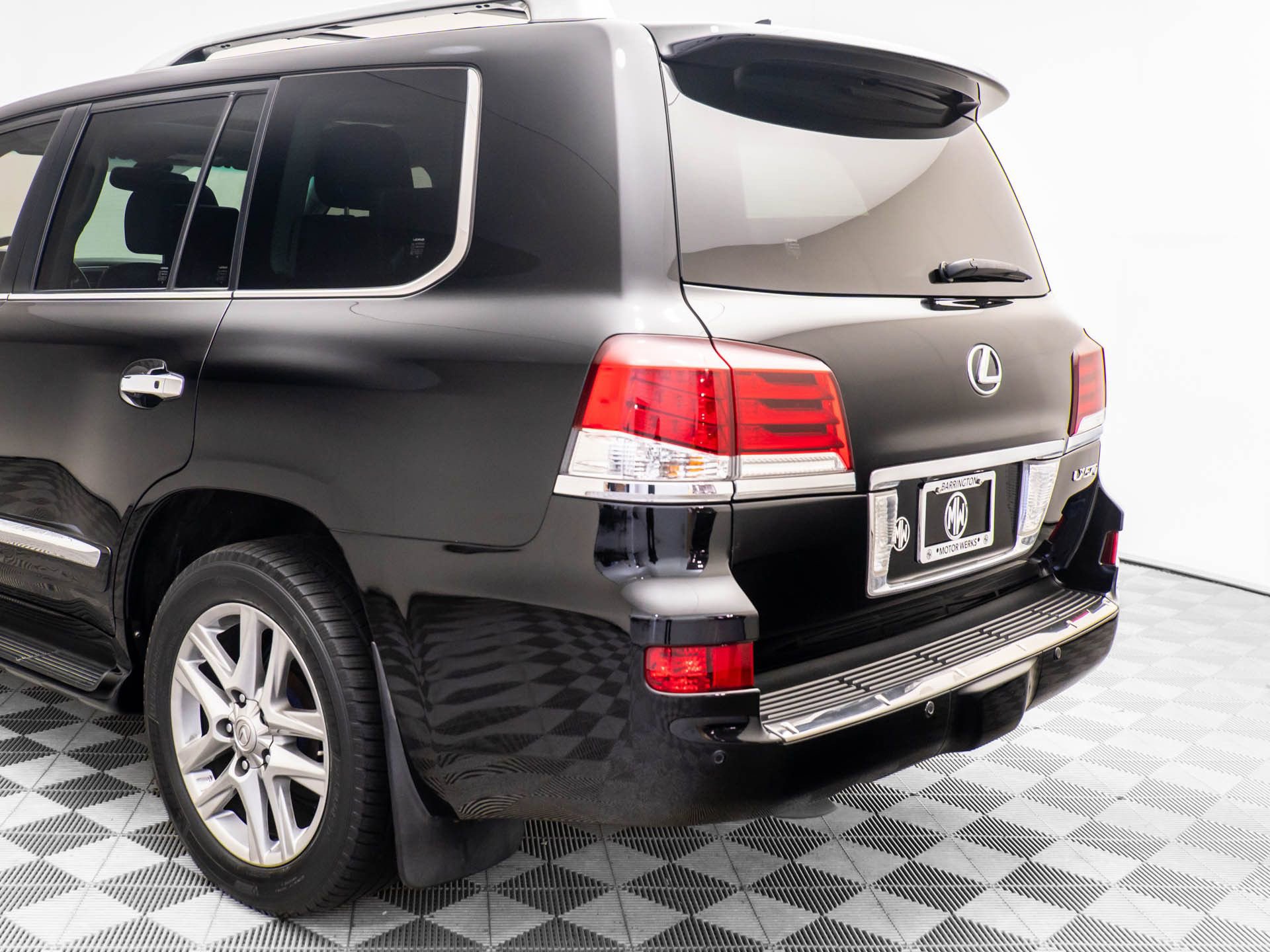 Used 2014 Lexus LX 570 4WD w/ Luxury Package image 39