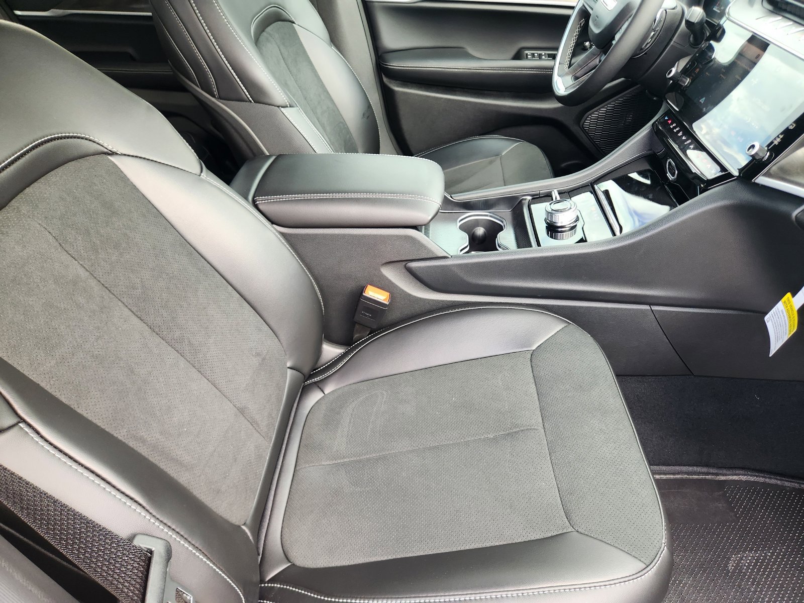 New 2026 Jeep Grand Cherokee Altitude AWD/4WD image 13