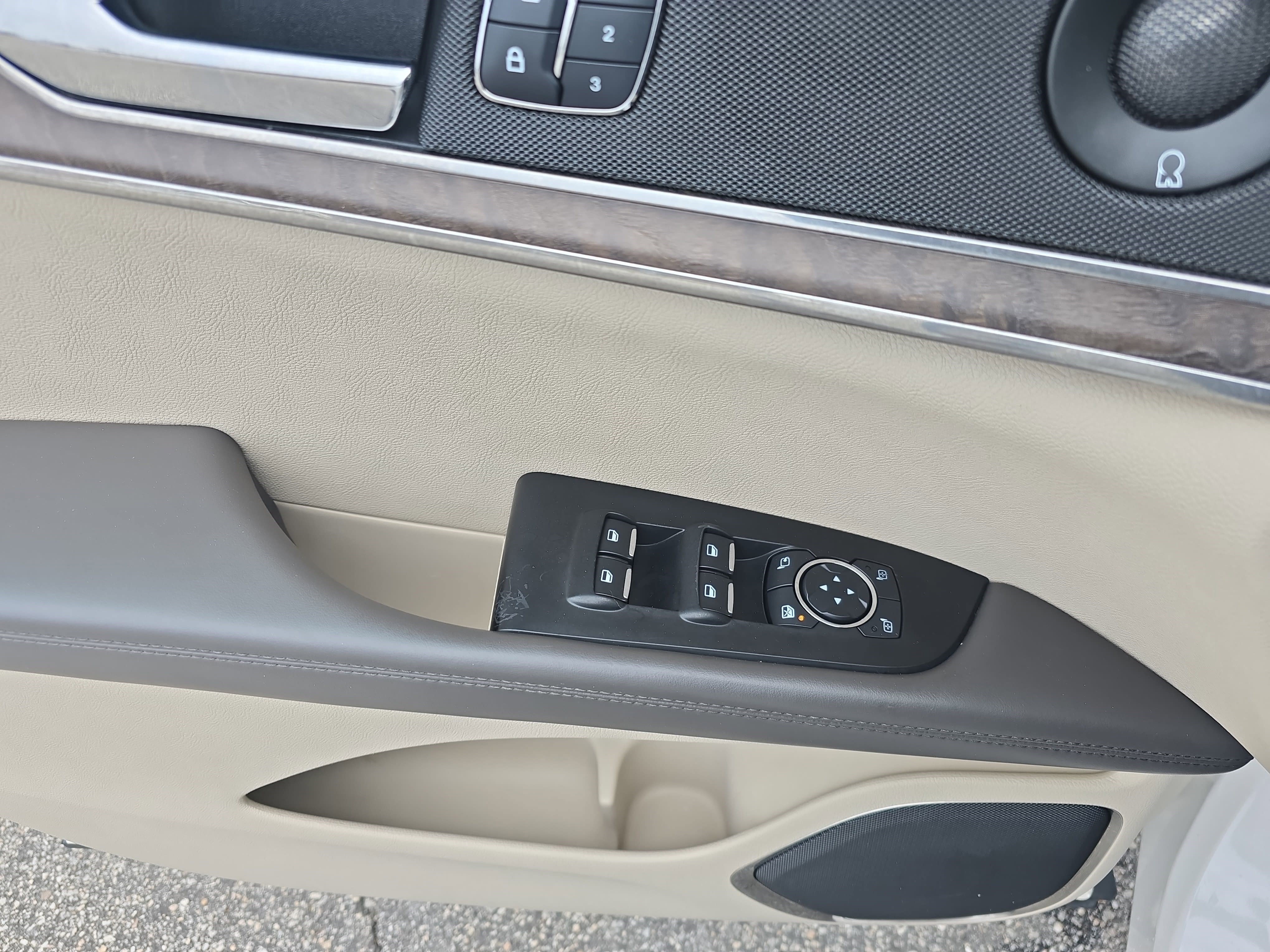 Used 2016 Lincoln MKX Reserve w/ Driver Assistance Package image 26