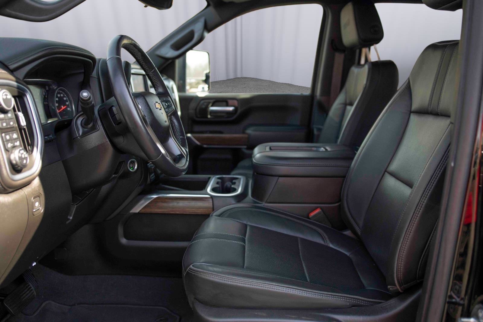 Used 2022 Chevrolet Silverado 2500 High Country w/ Technology Package image 2