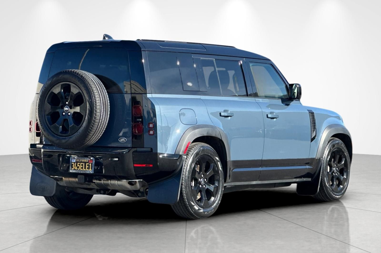 Used 2023 Land Rover Defender 110 X-Dynamic SE image 6