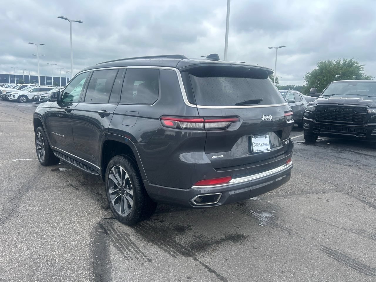 Used 2025 Jeep Grand Cherokee L Overland w/ Luxury Tech Group IV AWD/4WD image 5