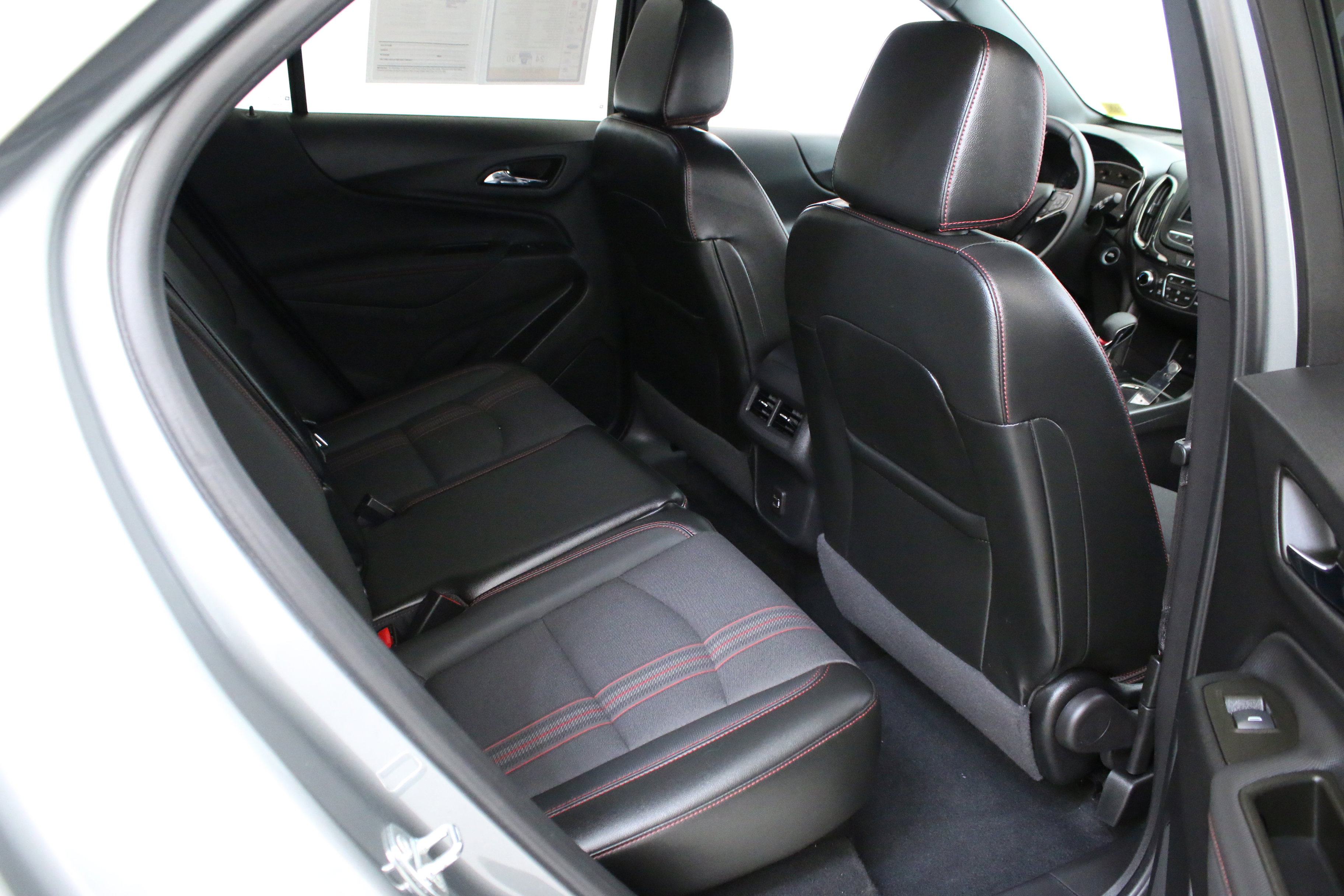 Used 2023 Chevrolet Equinox RS AWD/4WD image 29