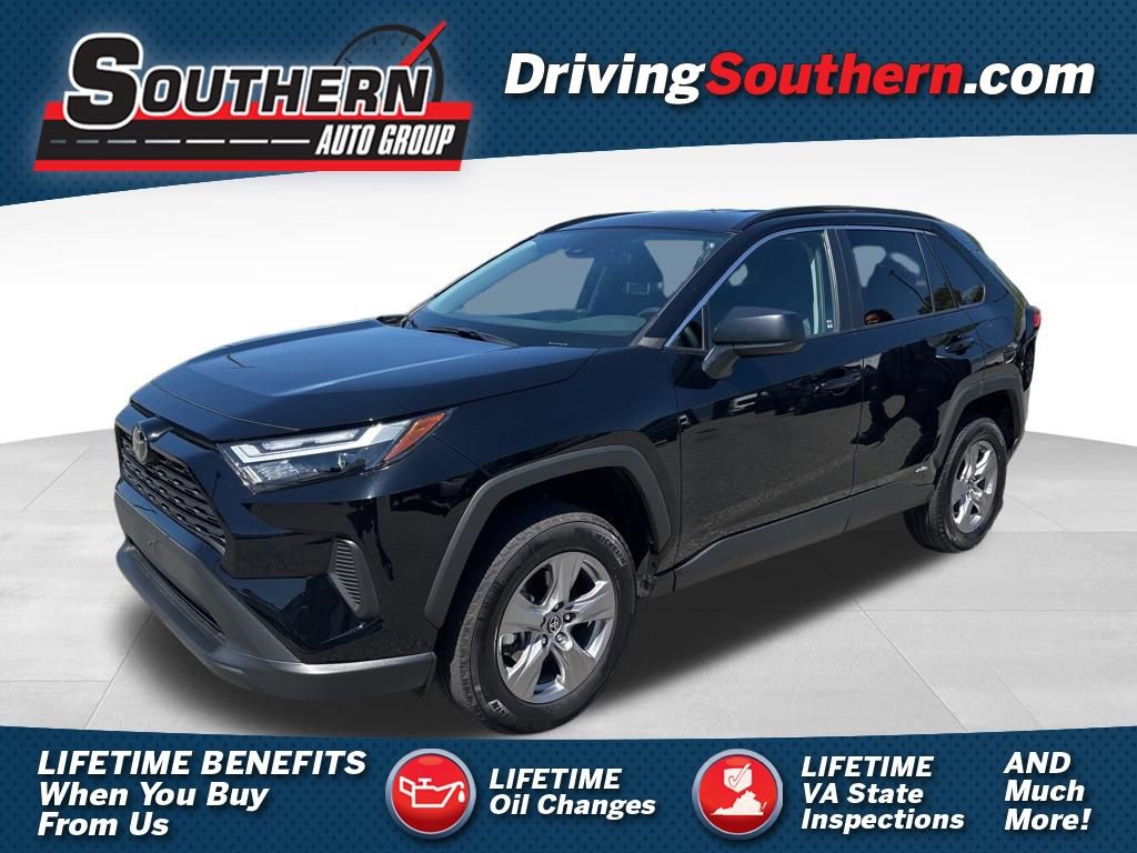 Used 2025 Toyota RAV4 LE AWD/4WD image 1