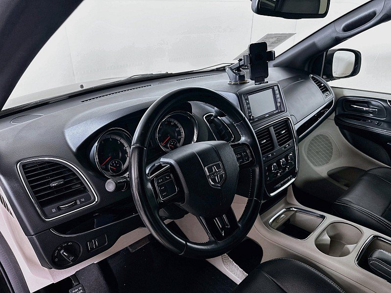 Used 2019 Dodge Grand Caravan SXT FWD image 9