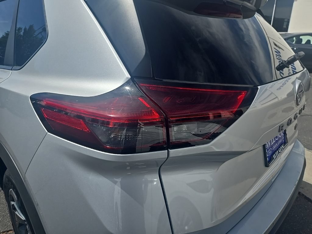 Used 2025 Nissan Rogue SV AWD/4WD image 34