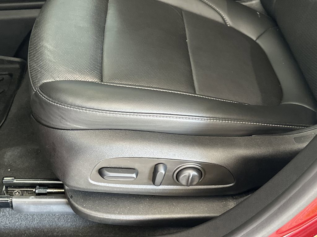 Certified 2022 GMC Acadia SLT w/ Technology Package FWD image 21