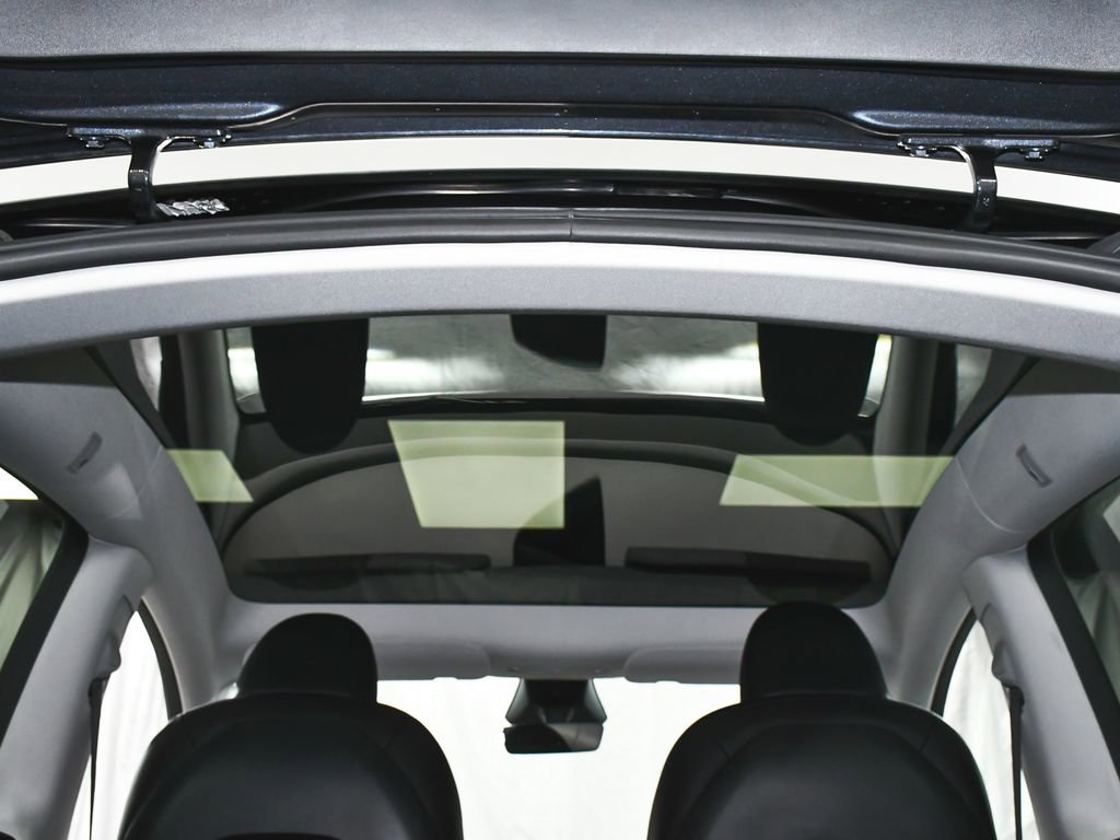 Used 2025 Tesla Model Y Long Range AWD/4WD image 79
