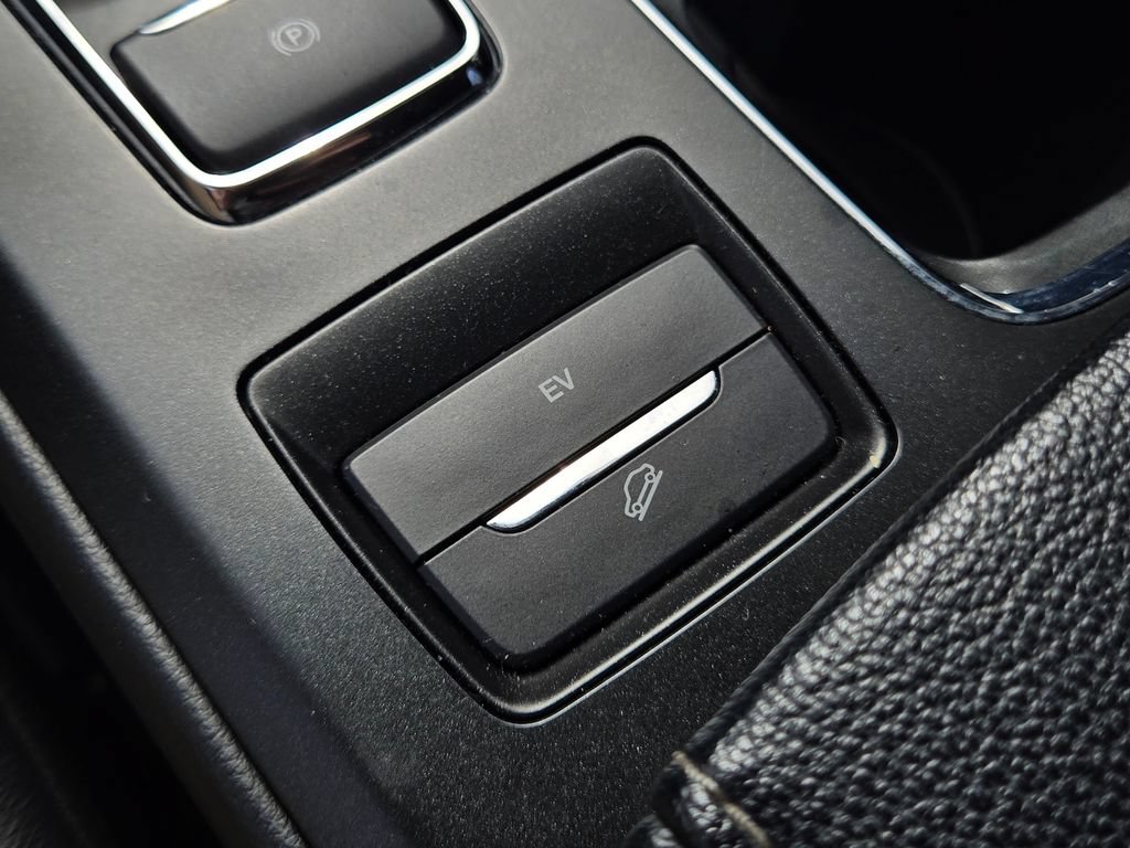 Used 2017 Ford Fusion Energi SE FWD image 31
