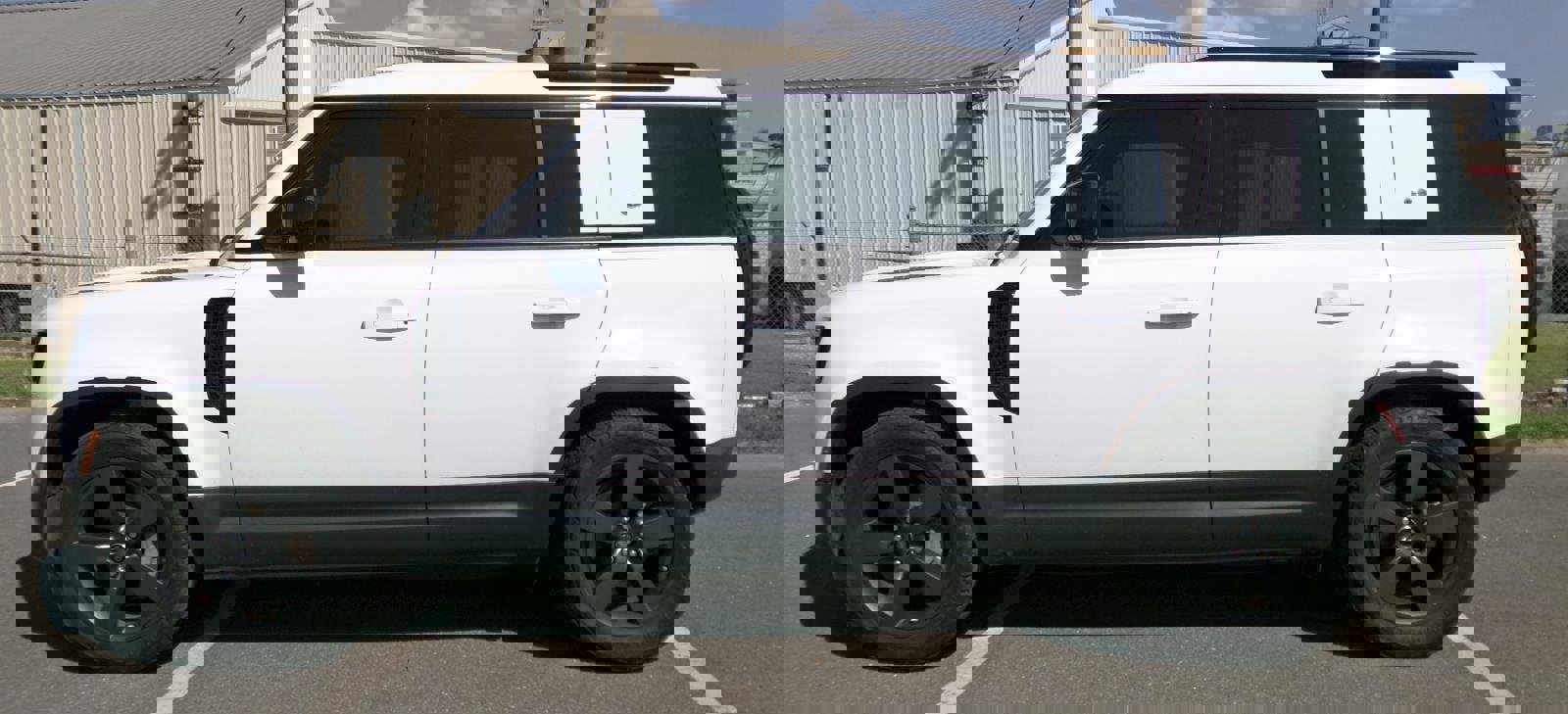 Used 2020 Land Rover Defender 110 SE image 2