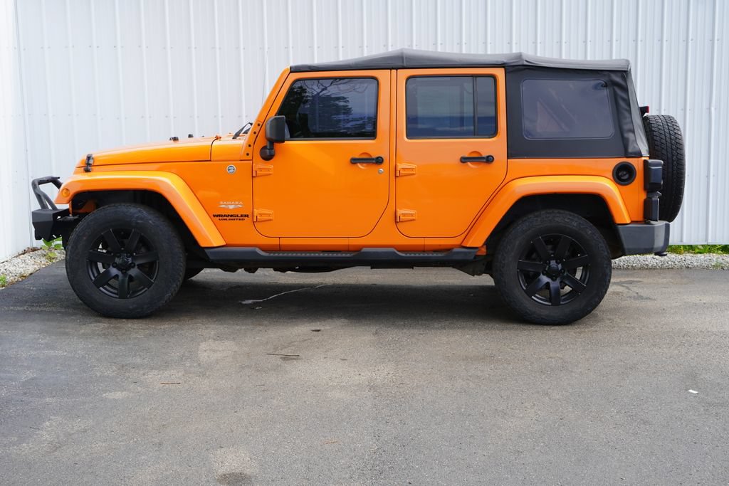 Used 2012 Jeep Wrangler Unlimited Sahara w/ Dual Top Group AWD/4WD image 3