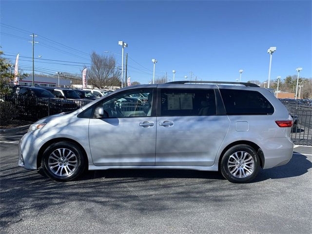 Used 2020 Toyota Sienna Limited image 5